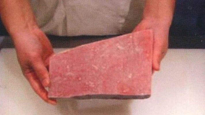 凍ったマグロの画像